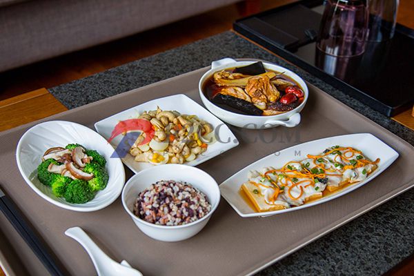 母乳喂养并非很耗母亲气血,这些对妈妈的好处和坏处要了解(图2) 哺乳期妈妈饮食要均衡