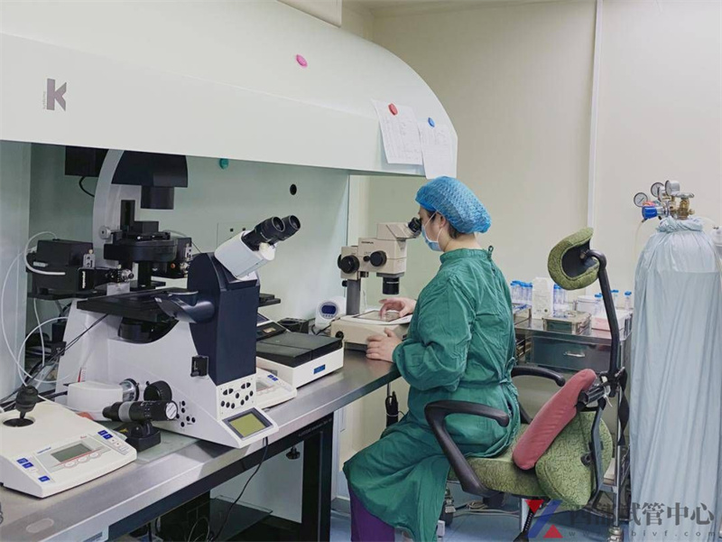 参与完成中国西部首例“试管婴儿”资深专家刘红,权威加盟重庆北部妇产医院! (图1) 参与完成中国西部首例“试管婴儿”资深专家刘红,权威加盟重庆北部妇产医院! (图1)